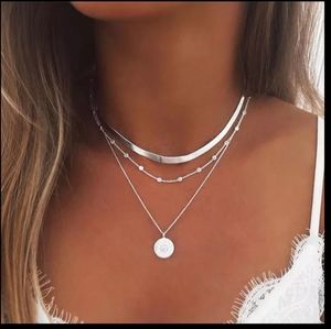 💰3/$30Gold tone pendant+necklace Brand New